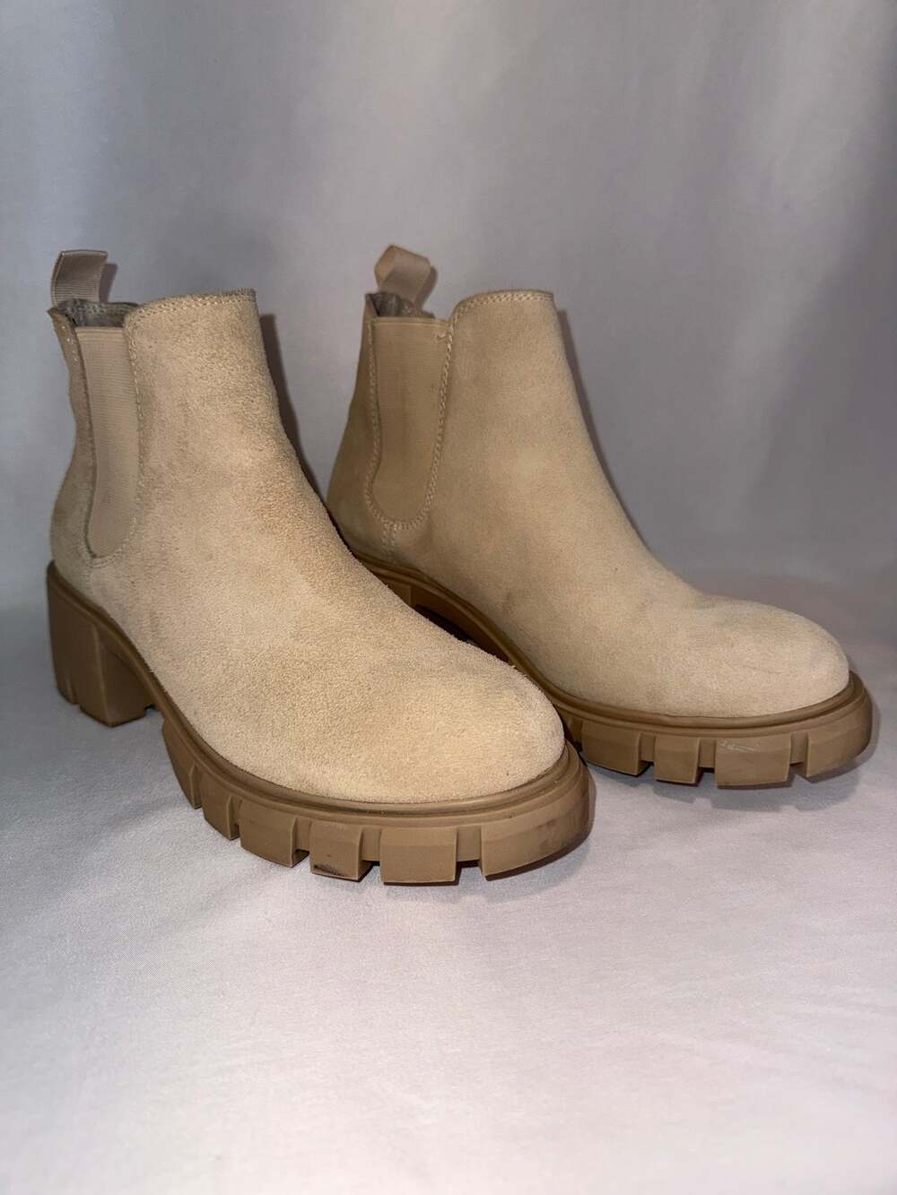 Steve Madden Howler Beige Suede Chelsea Boots Women’s Size 7 M Chunky Heel